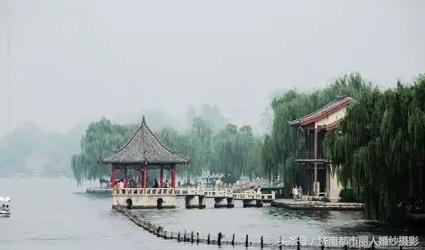 昨天济南“满城尽带公举粉”其实济南和周董歌词才是满分CP？