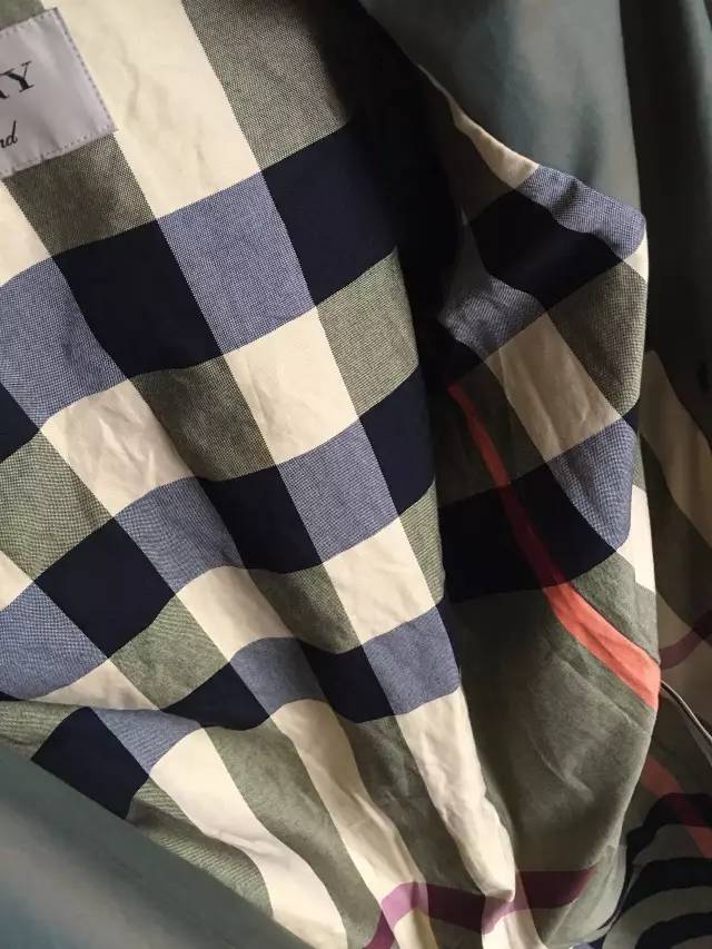 巴宝莉风衣回归现实,5万的巴宝莉风衣