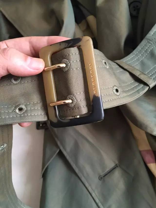 巴宝莉风衣回归现实,5万的巴宝莉风衣