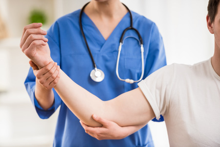 类风湿关节炎光吃药就行了？不锻炼可能恶化！（各关节锻炼指南）