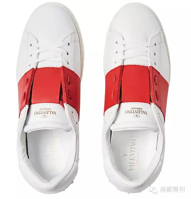 有一款很火爆的小白鞋,一双小白鞋子