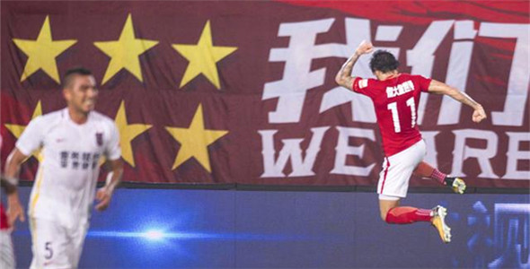 高拉特2球！恒大3-1亚泰主场9连胜甩开上港11分