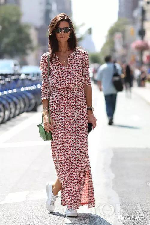 有一款很火爆的小白鞋,一双小白鞋子