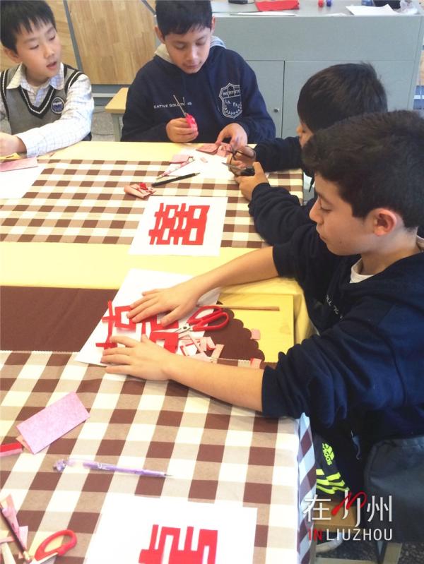 这个墨西哥足球教练好帅谁这么幸运请他来指导？