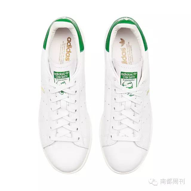 有一款很火爆的小白鞋,一双小白鞋子