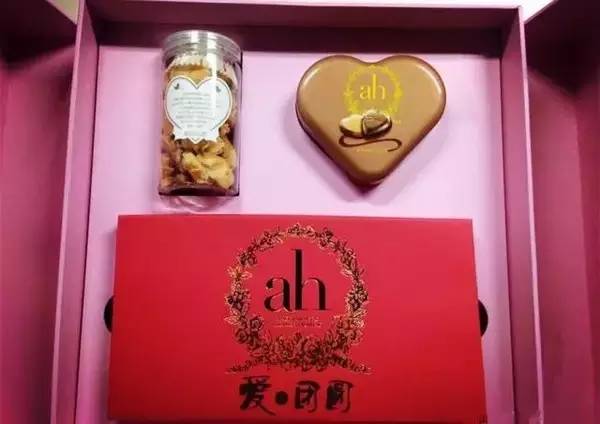 明星婚礼伴手礼有什么,一份礼金一份伴手礼