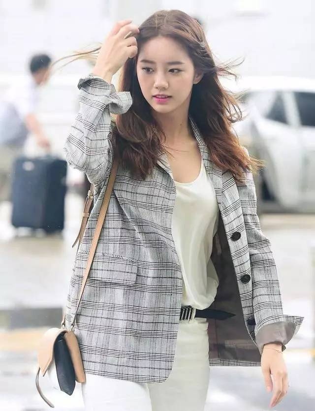 这个秋天是最时尚的单品 (今年秋天最流行的单品)