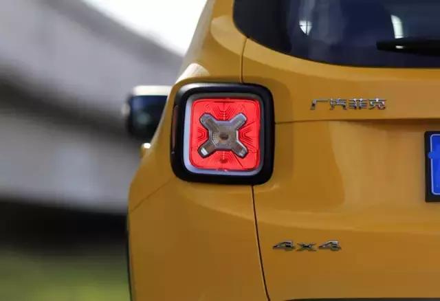 jeep自由侠2.09at油耗,jeep自由侠四驱雪地测评