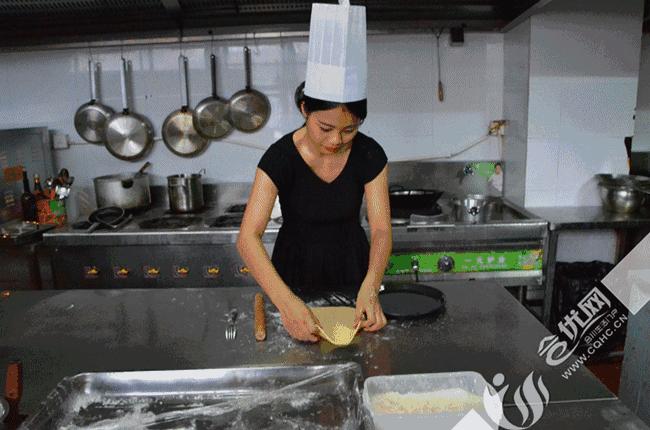 有颜值的披萨制作,合川女汉子