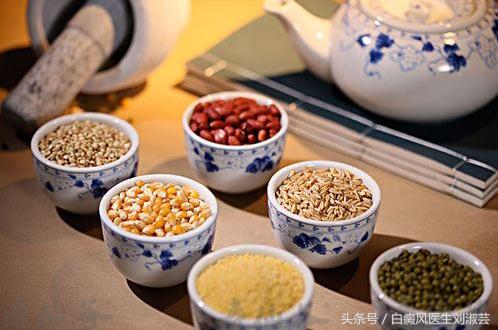 白癜风皮肤病有什么忌口,皮炎湿疹引起的白斑和白癜风区别