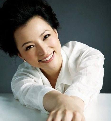 董卿一跪成名视频完整版,董卿跪下来听老人念诗视频