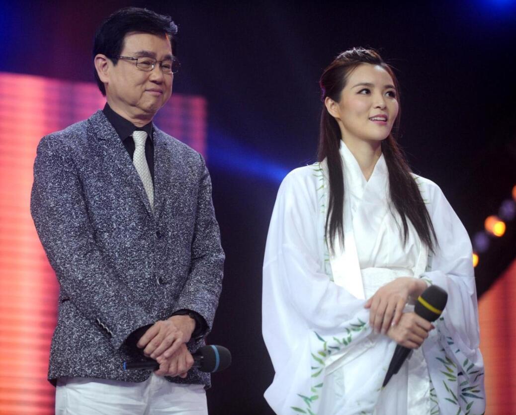 黄百鸣鬼片图片,黄百鸣扮鬼吓人