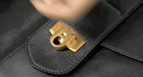 总说要Chanel、LV包包，但你连锁扣怎么打开都不知道！