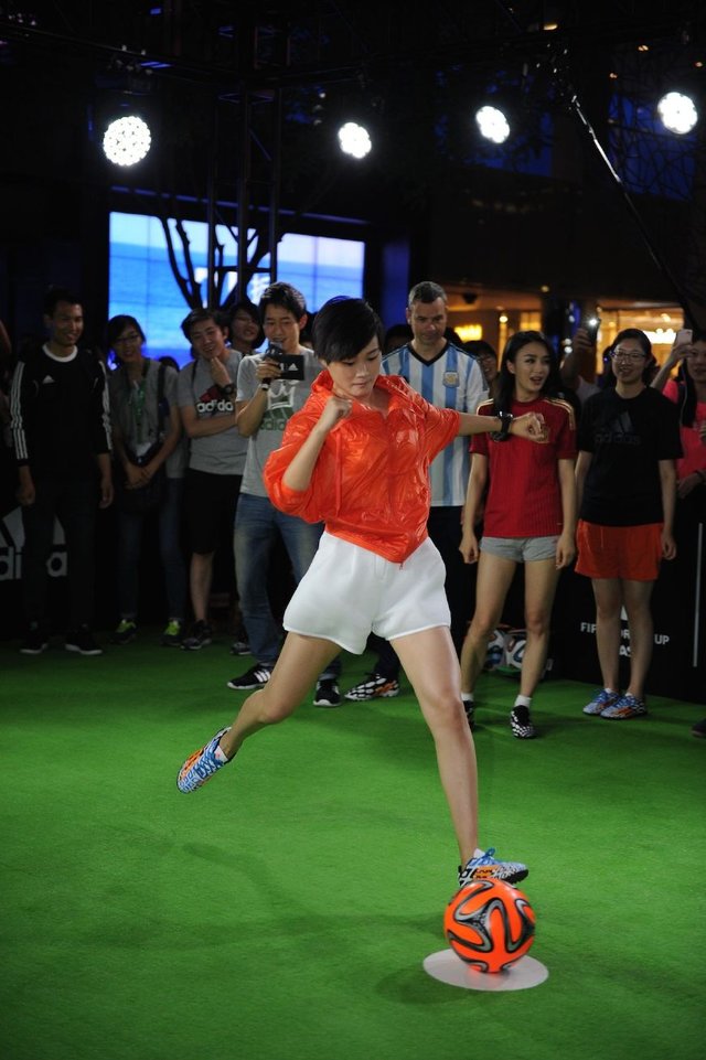 最痴迷足球的女星对比,2018年世界杯决赛的女明星