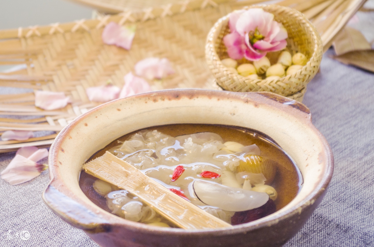 口干舌燥便秘吃什么降火,口干口苦便秘有什么偏方