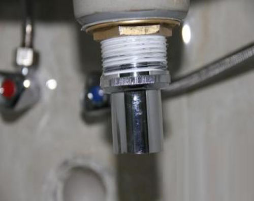 面盆水龙头与面盆连接处漏水,面盆下水器漏水怎么解决