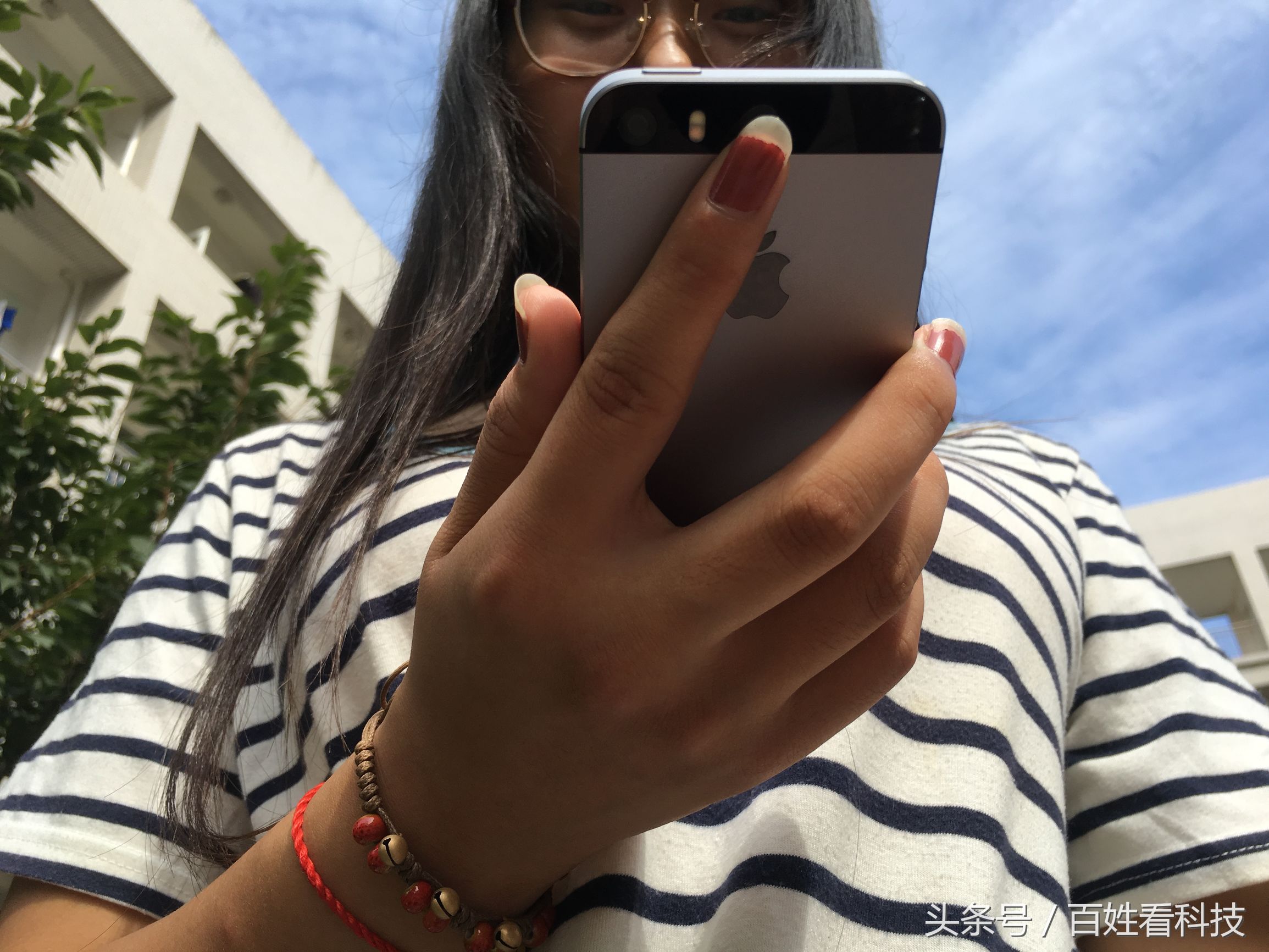 iphone后面的logo会刮花吗,苹果背后的logo划伤修复