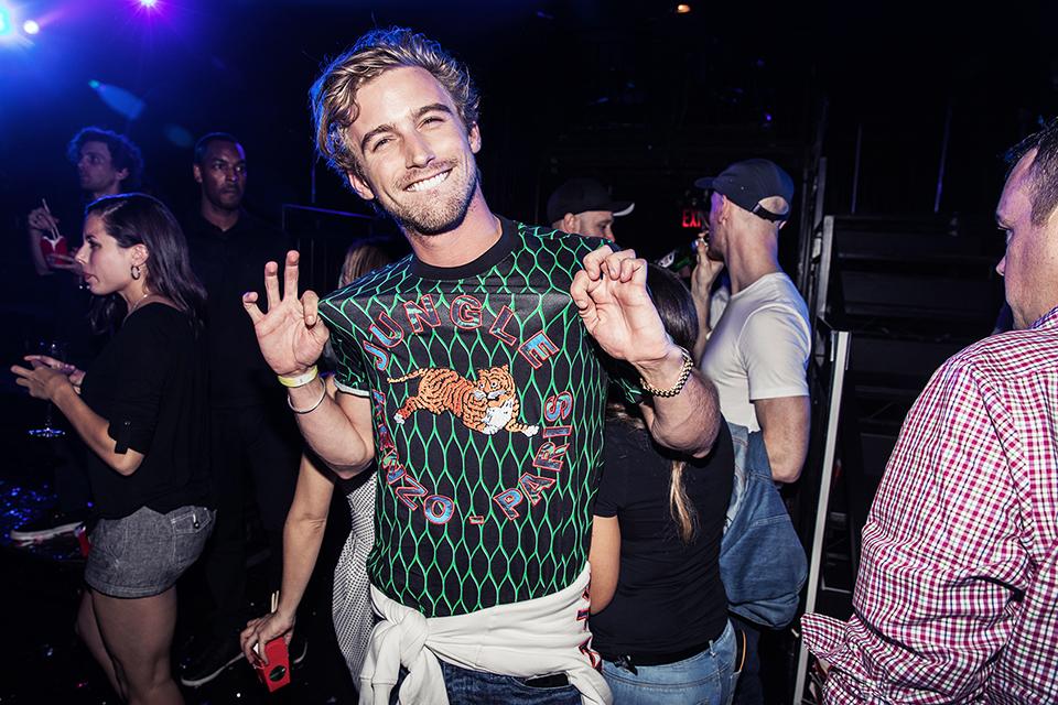 老虎秋冬高级感穿搭,虎头卫衣如何搭配