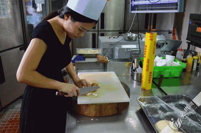 有颜值的披萨制作,合川女汉子