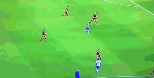 梅西停球gif尼日利亚,梅西停球卸球一气呵成解析