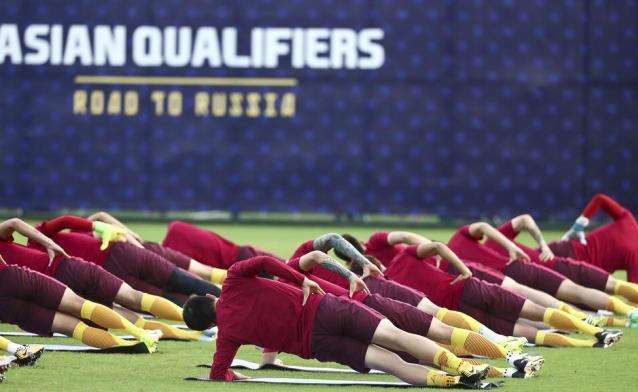 12强赛国足绝杀越南取首胜韦世豪,12强赛郜林进球图片