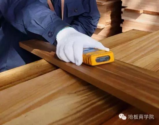 强化木地板起拱变形怎么处理,木质地板变形最好的补救方法