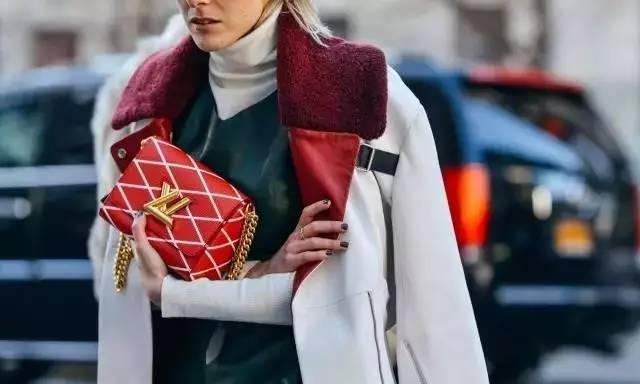 总说要Chanel、LV包包，但你连锁扣怎么打开都不知道！