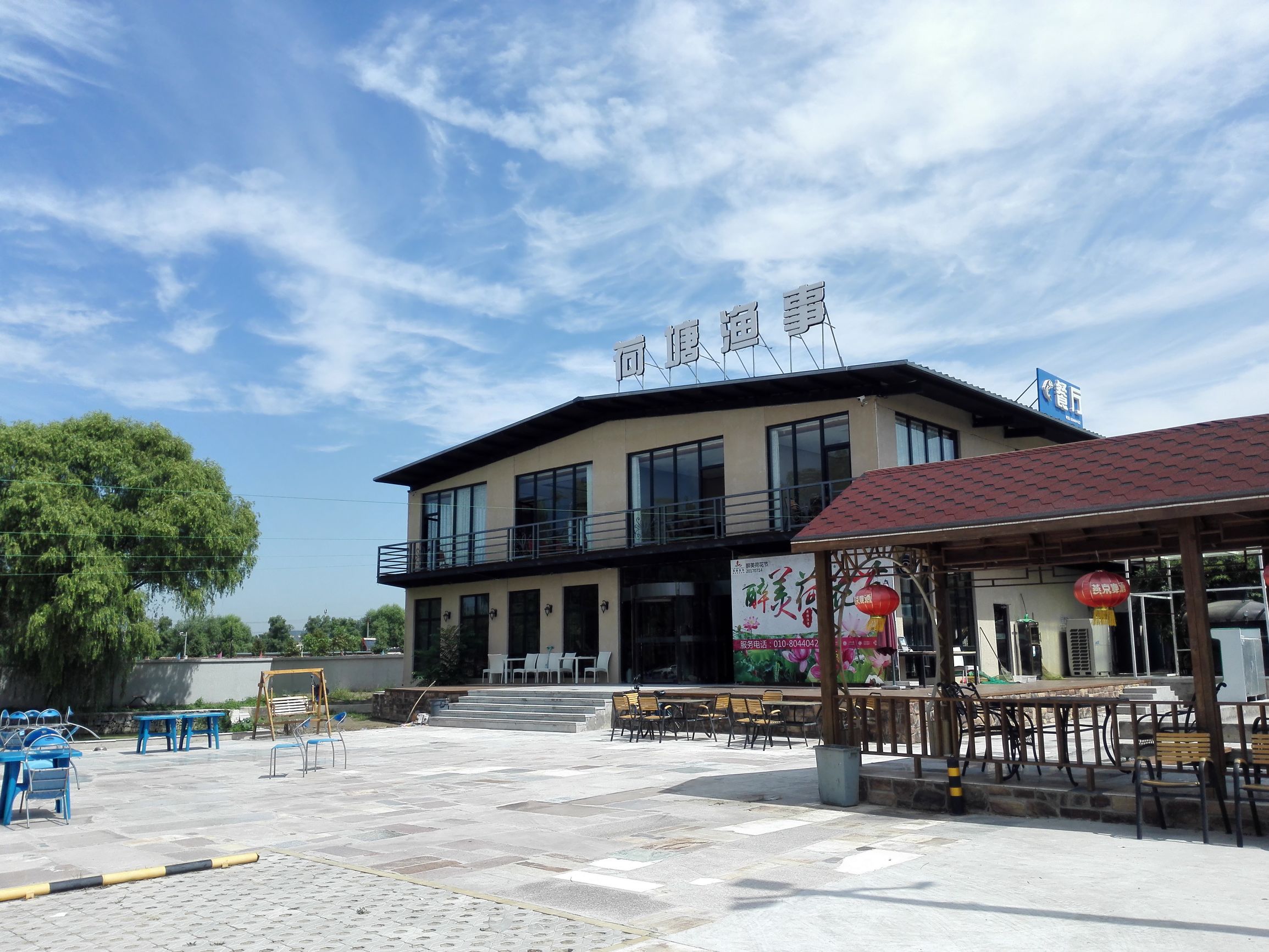 自驾上庄水库，渔塘垂钓赏荷花，管理大爷沿河种水草！