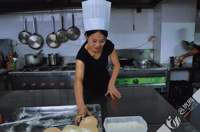 有颜值的披萨制作,合川女汉子