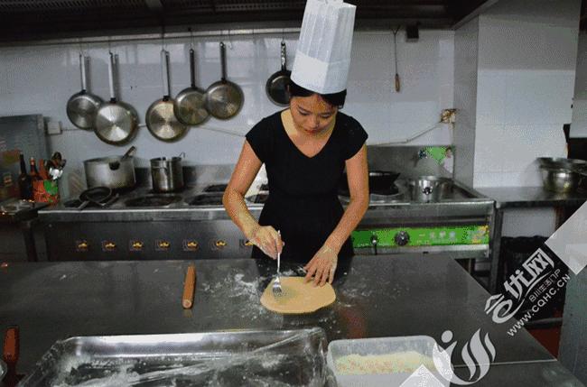 有颜值的披萨制作,合川女汉子