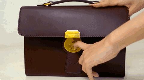 总说要Chanel、LV包包，但你连锁扣怎么打开都不知道！