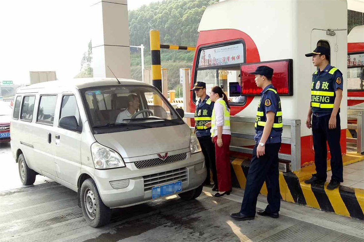 开车上高速忘记拿卡了怎么办,开车上路忘记带行驶证了要怎么办