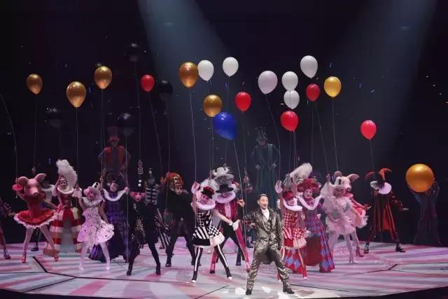 534小时演唱会的人,324天