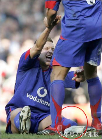 足球场上十大惨烈瞬间,足球场受伤瞬间图片