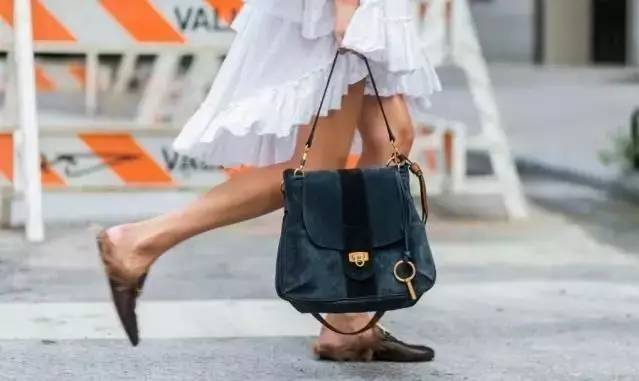 总说要Chanel、LV包包，但你连锁扣怎么打开都不知道！