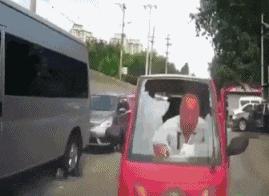 没办法啊打又打不过，只能用淫荡的微笑来缓解尴尬