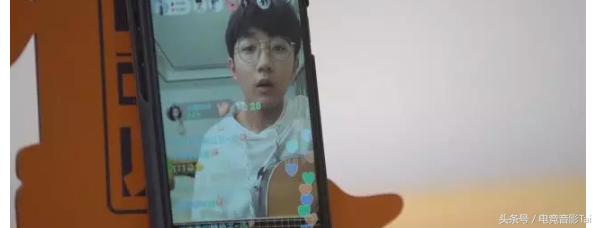 他无人问津却坚持理想，最终在选秀节目中大放异彩