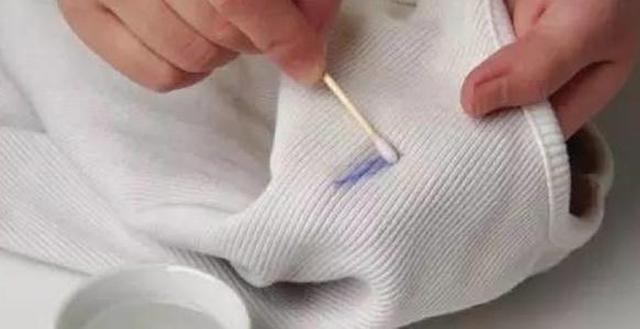 白衣物发黄怎么办,白衣顽固污渍小妙招