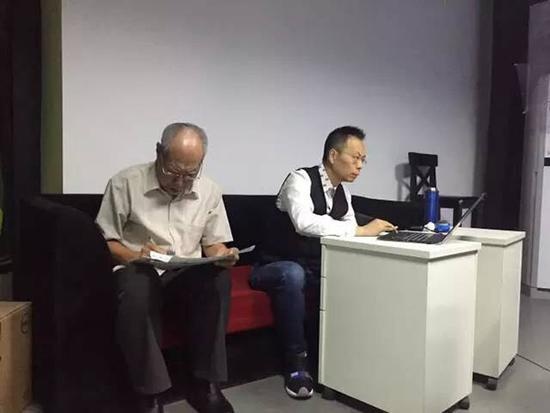 他们是新球迷的引路人五大足球评论员不分伯仲