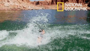 吴镇宇说自己火大动态图,吴镇宇发飙摔倒视频