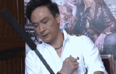 吴镇宇说自己火大动态图,吴镇宇发飙摔倒视频