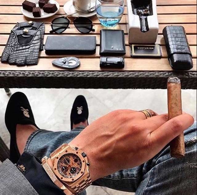 名牌手表假货横行,顶级复刻手表忽悠老外