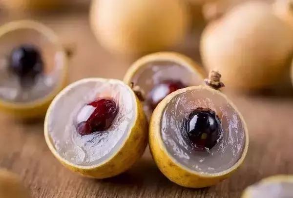 蒹葭苍苍白露为霜天冷莫忘添衣,蒹葭苍苍白露为霜何日归故乡