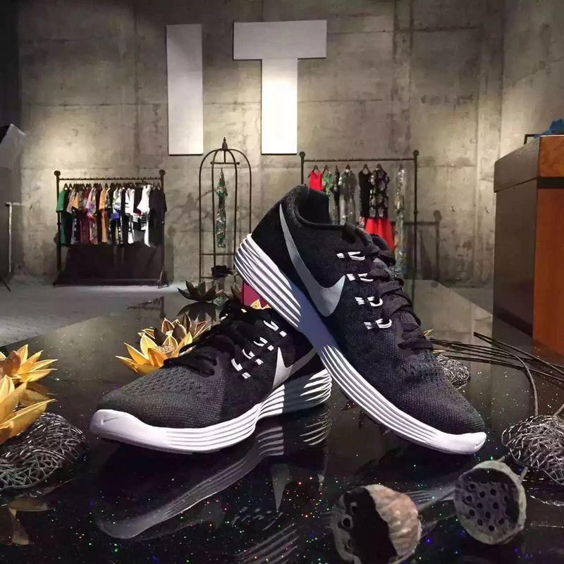 nike登月跑鞋适合跑步吗,nike登月鞋适合夏天穿吗