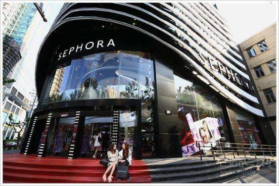 某CEO去玩充电宝的时候，美妆零售行业却出现了新物种