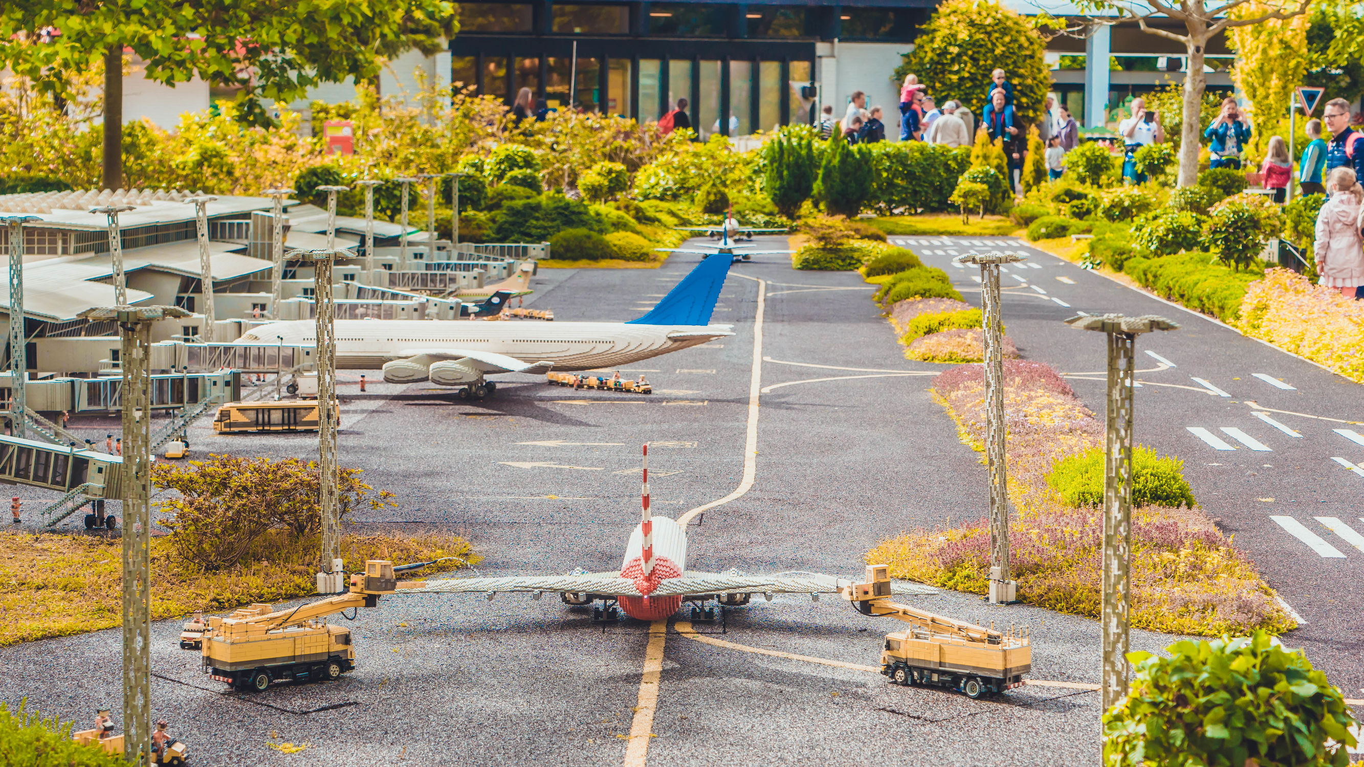用积木搭建一个非常大的游乐场,254块积木拼装