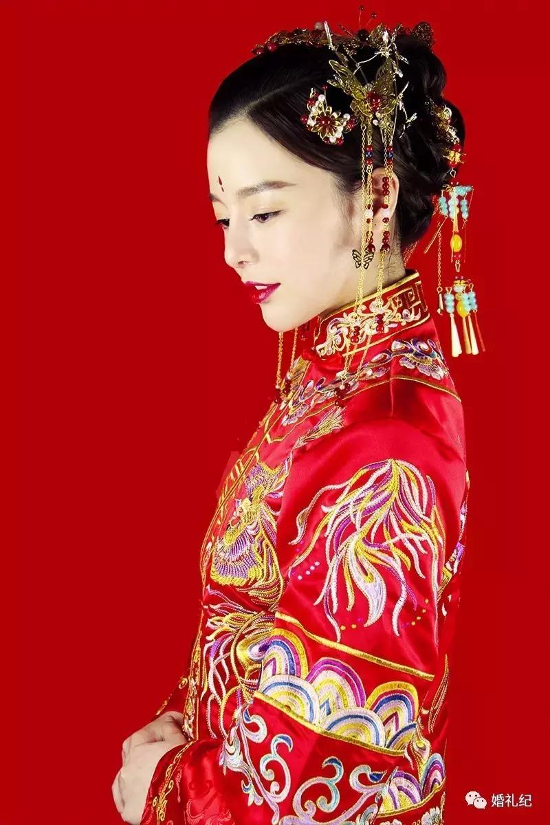如何挑选适合中式婚礼的妆容,中式婚礼搭配