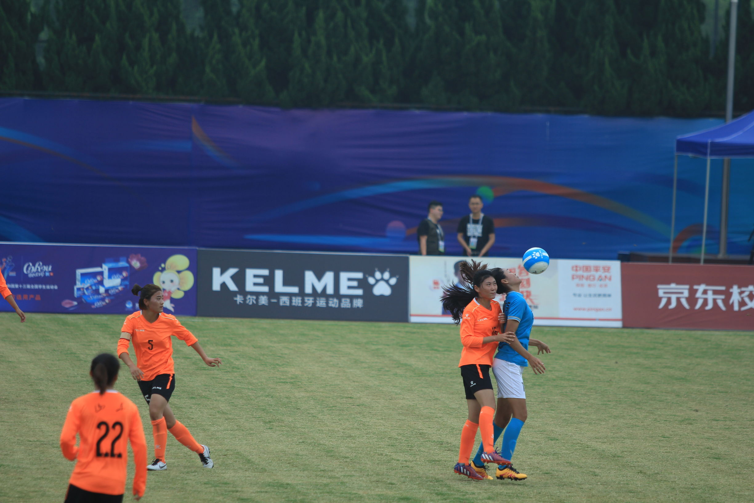 谢震业突破10秒夺冠,女子足球比赛片段