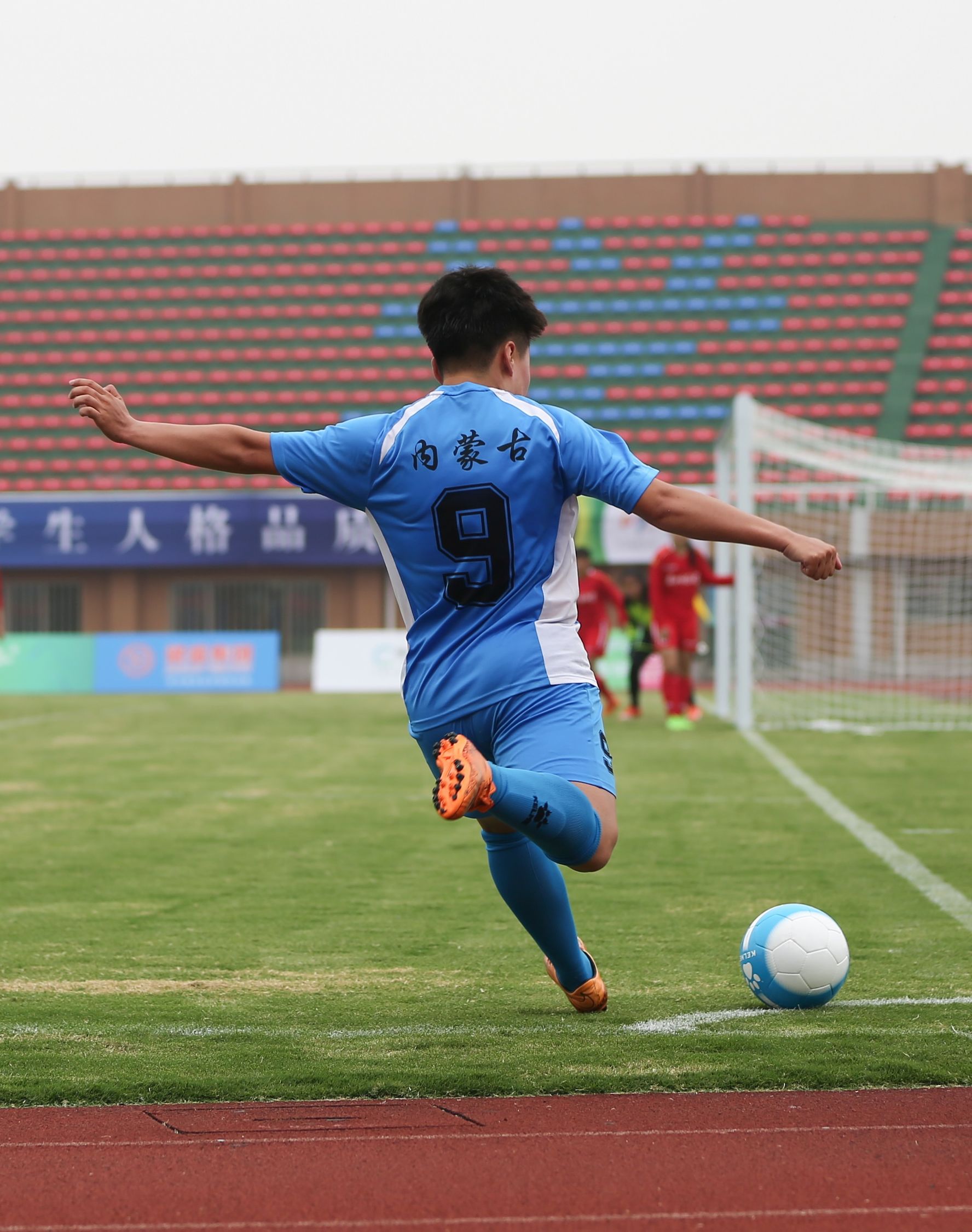 谢震业突破10秒夺冠,女子足球比赛片段