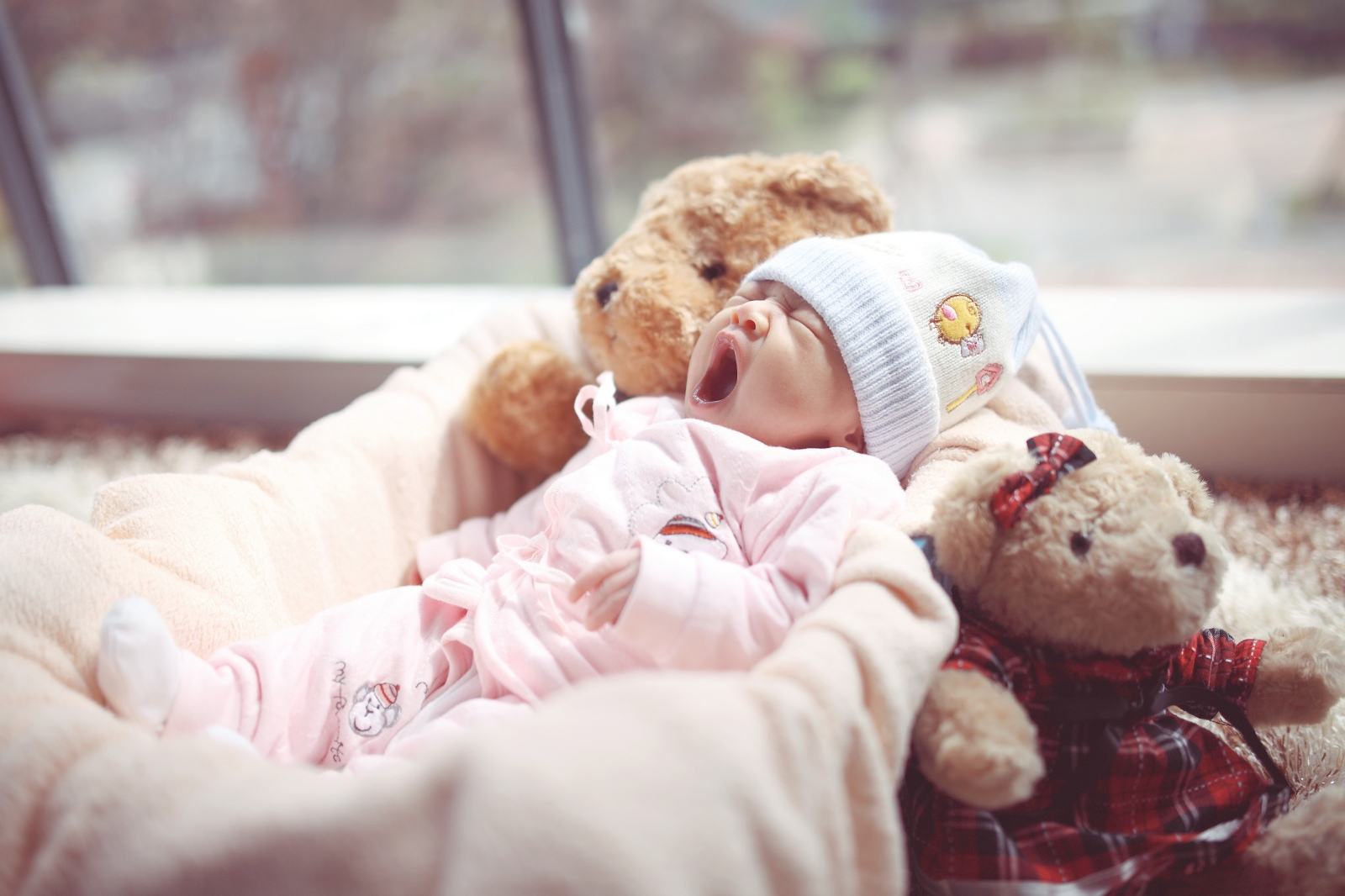 小宝宝吐奶呛到气管怎么办,婴儿吐奶严重往外喷奶怎么办